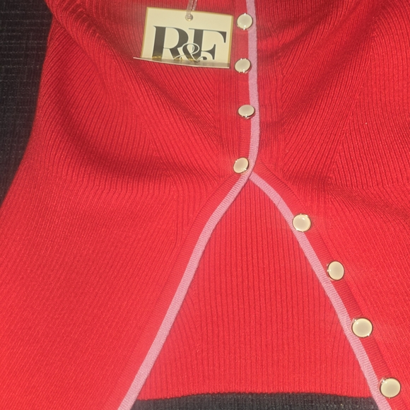 Red Strapless Ribbed Button-Front Tank Top - Picture 4 of 4